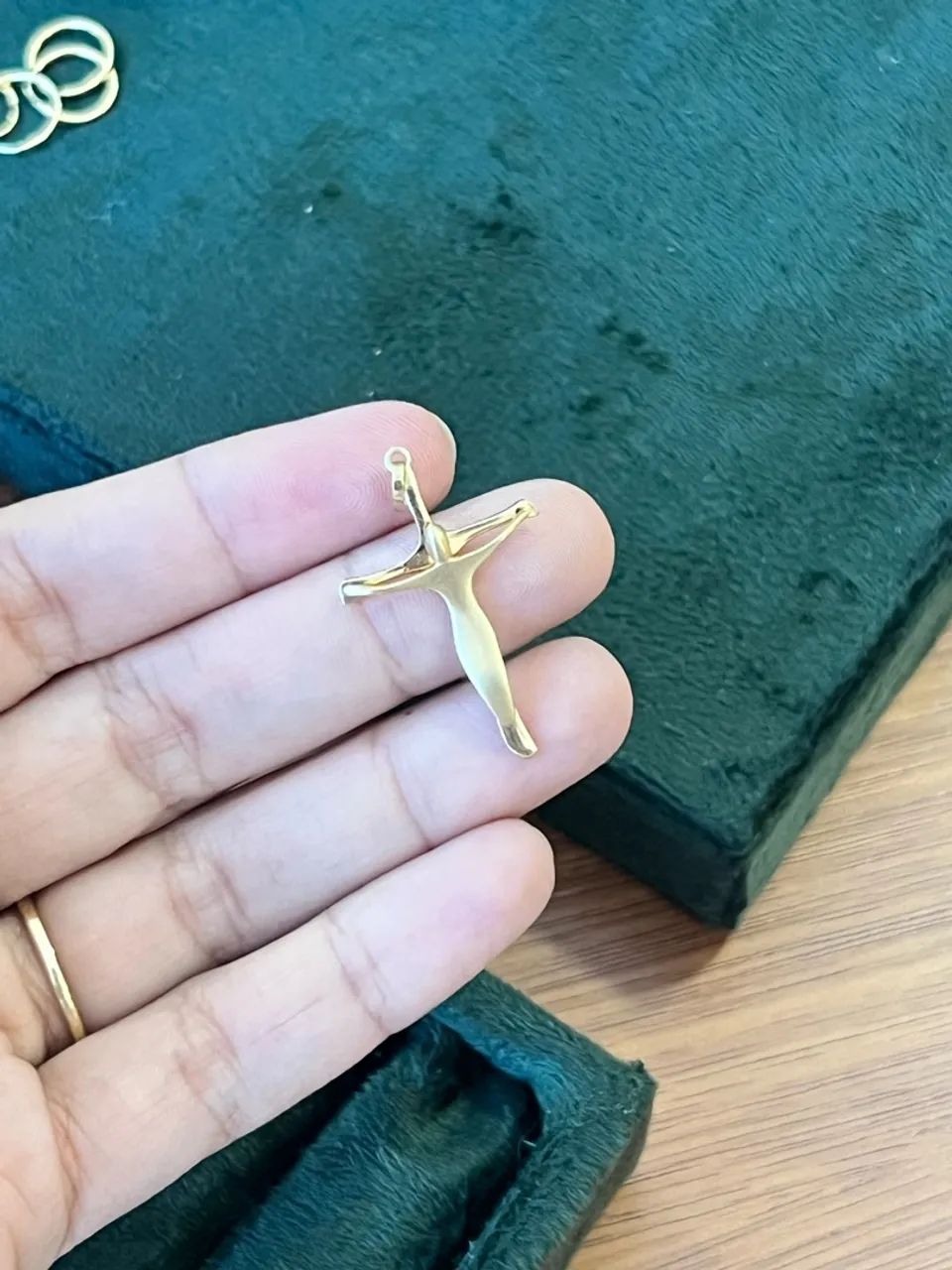 Pingente Crucifixo Maciço ouro 18k