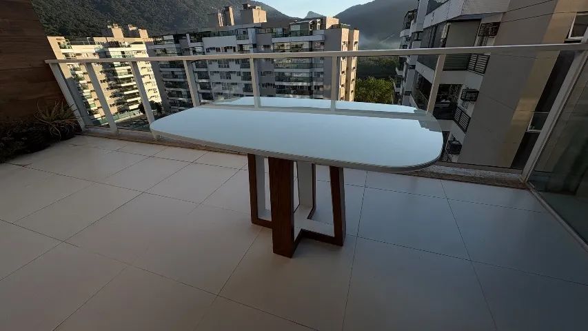 Mesa de jantar retangular linda e novinha! 