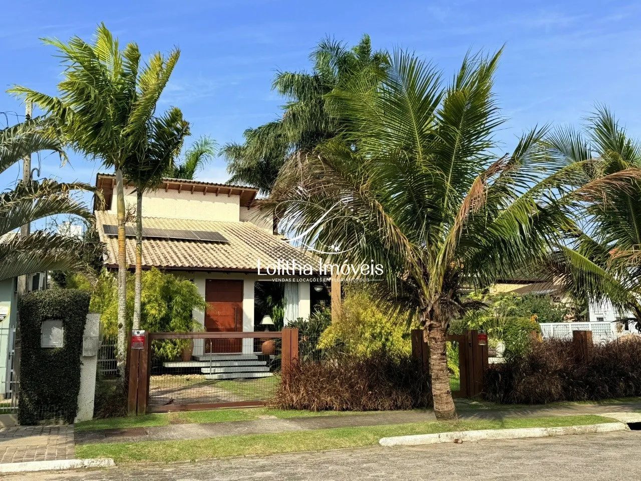 Casa com 3 Suítes, Piscina e Churrasqueira à venda em Jurerê - Florianópolis/SC - Foto 2