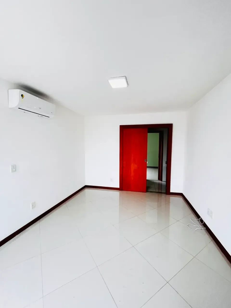 Vale dos Cristais. Ótima casa com 4 quartos(sendo 2 suítes), doc ok. - Foto 4