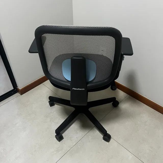 Cadeira Dot Black and Blue FLEXFORM - Foto 2