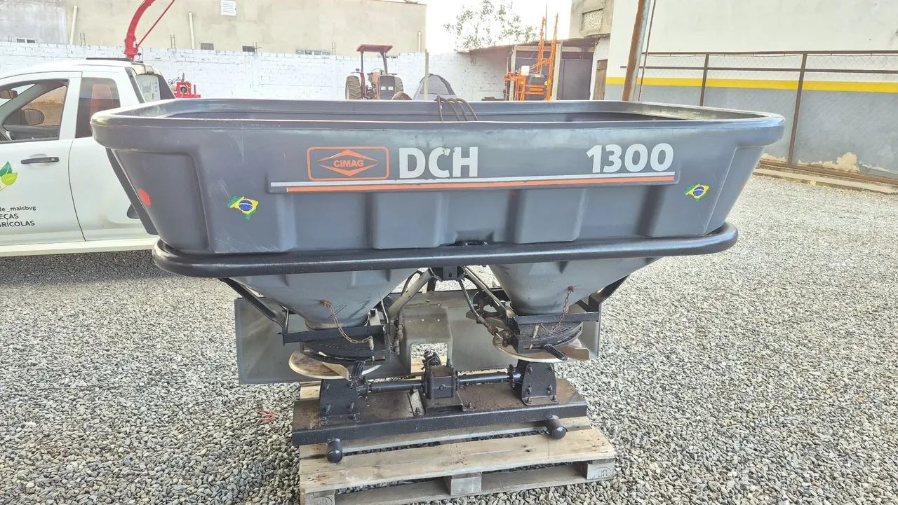 Distribuídor de fertilizantes e sementes DCH 1300 (USADO) - Foto 2