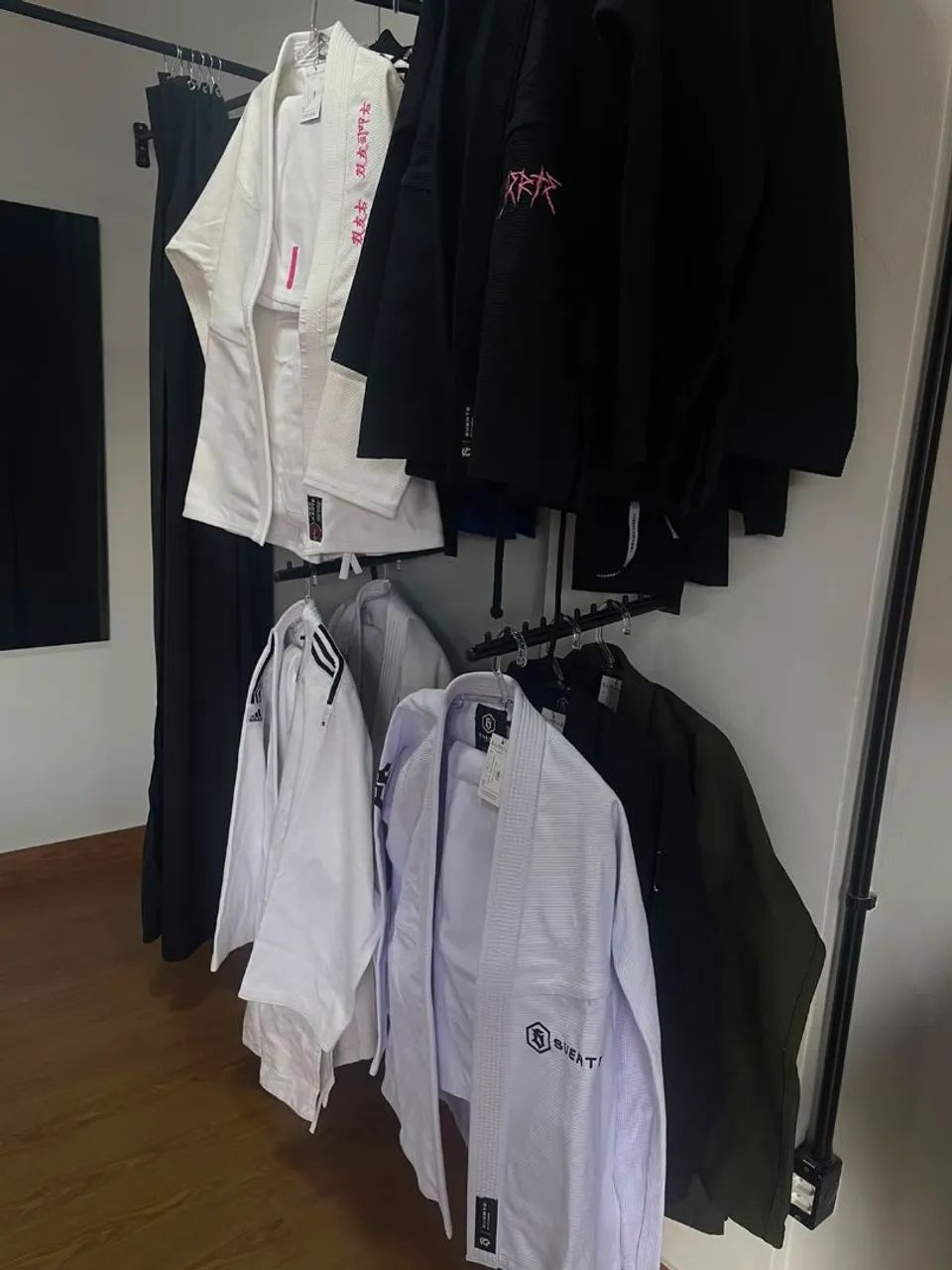 Loja de Jiu-Jitsu e Judô,  kimonos e artes marciais. 
