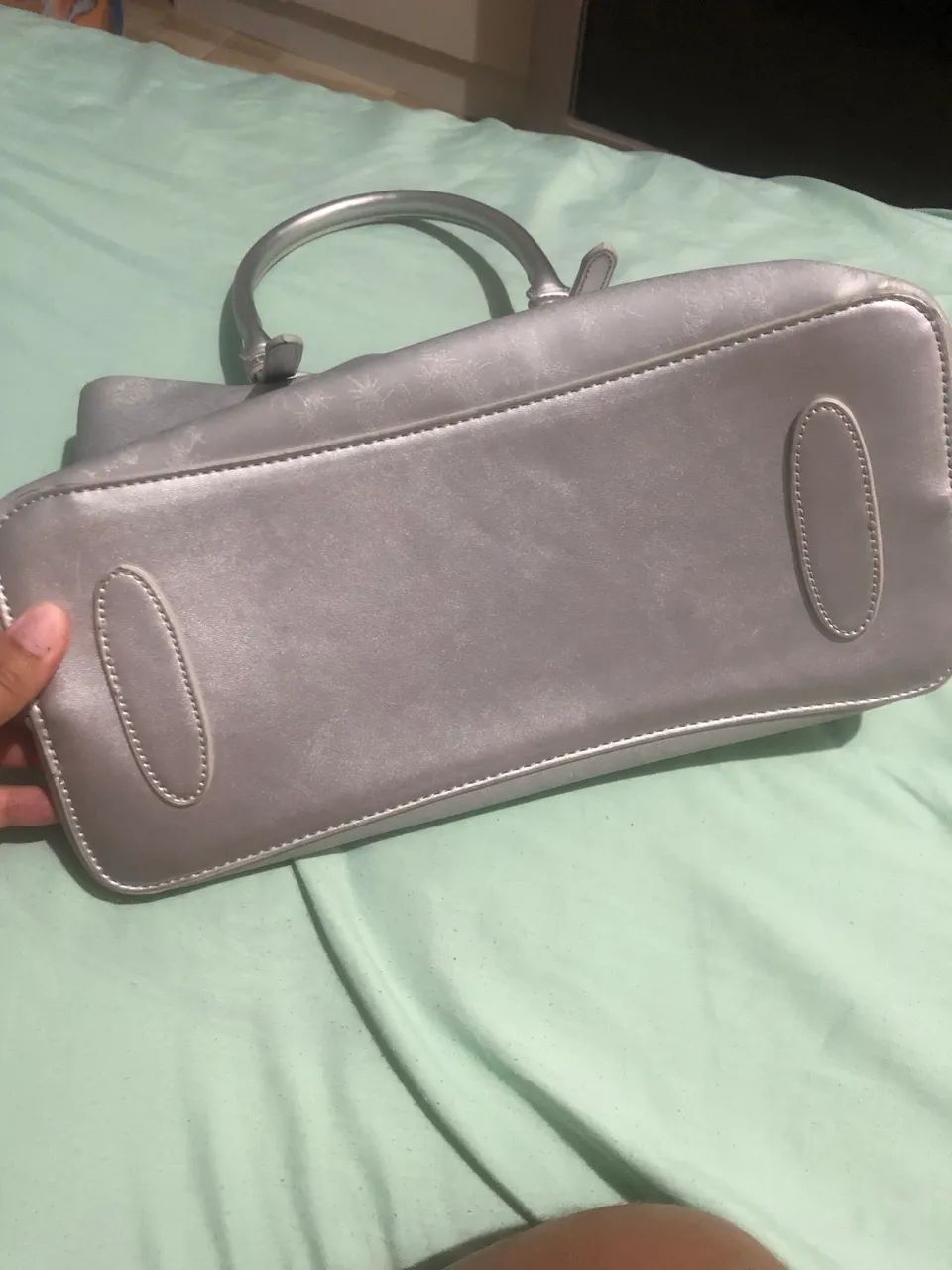 Esta elegante bolsa tote cinza prateada  - Foto 5