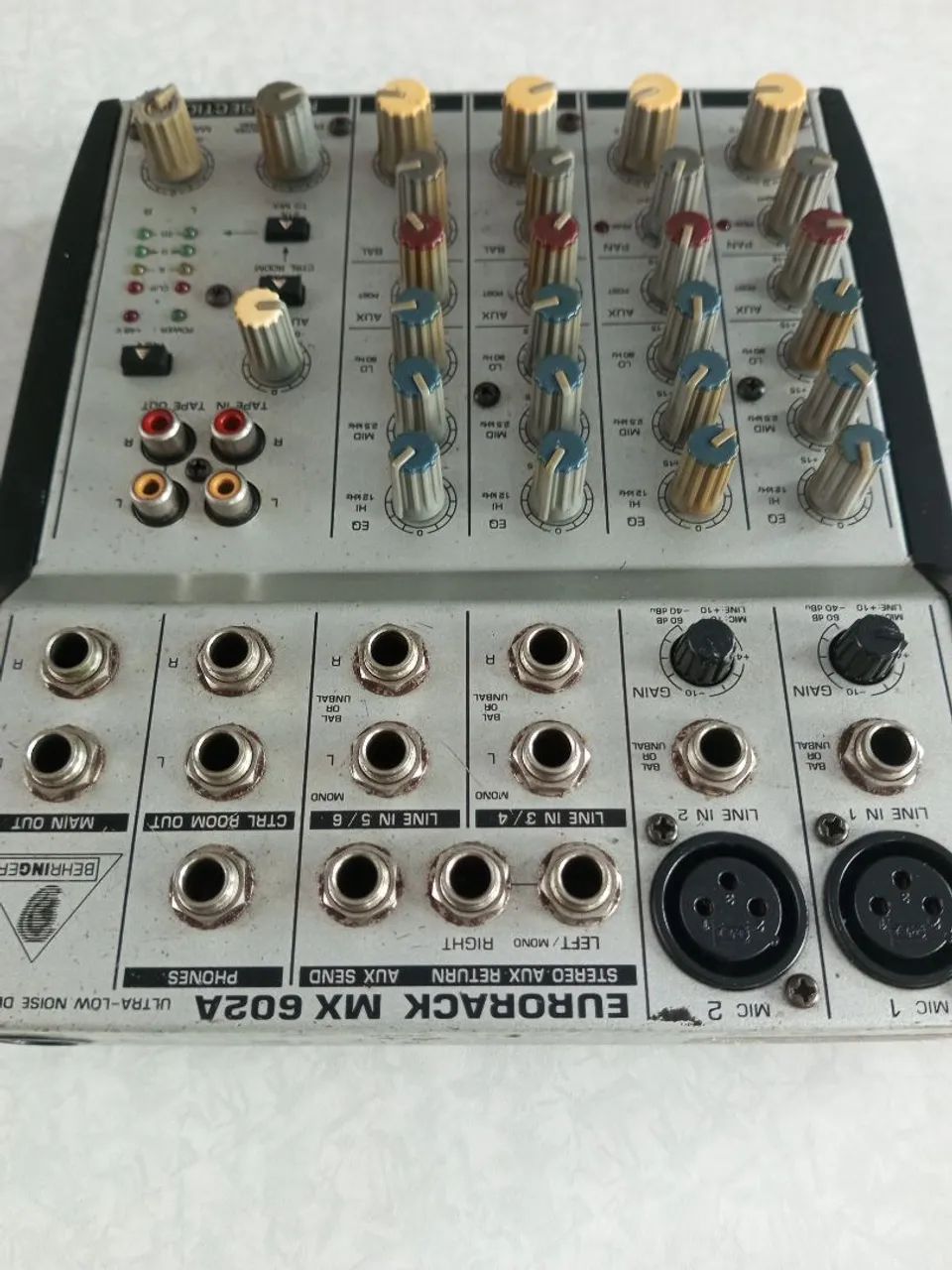 Mesa de som Behringer 