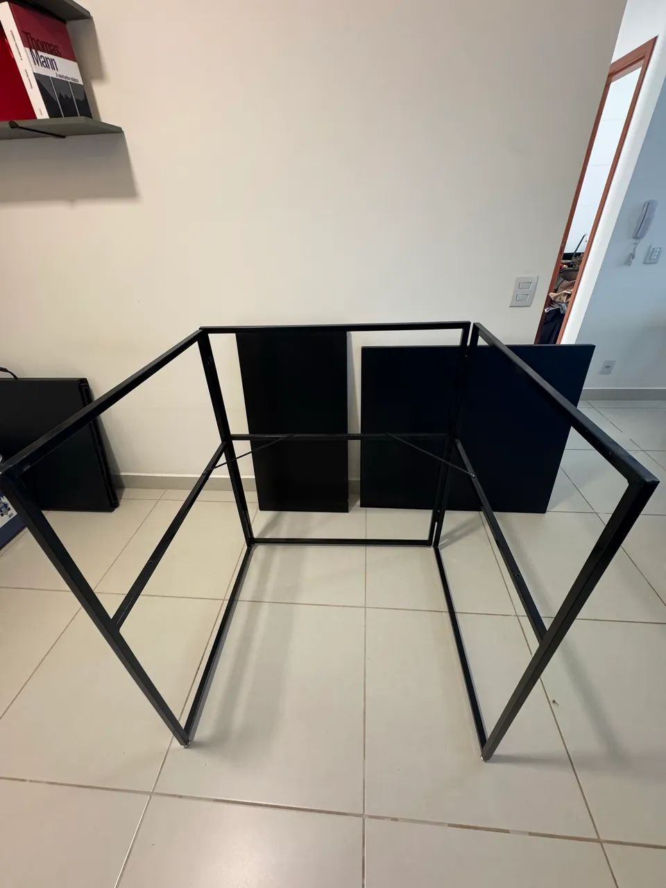 Mesa dobrável de metalon e MDF  - Foto 4