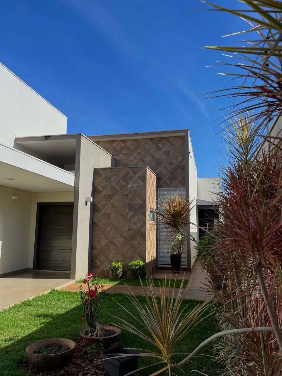 CASA À VENDA  C/ 3 QUARTOS ( 1SUÍTE) TANGARÁ DA SERRA-MT