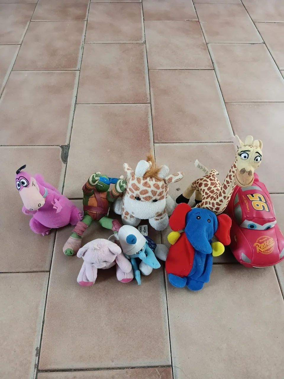 BRINQUEDOS DE PELÚCIAS 