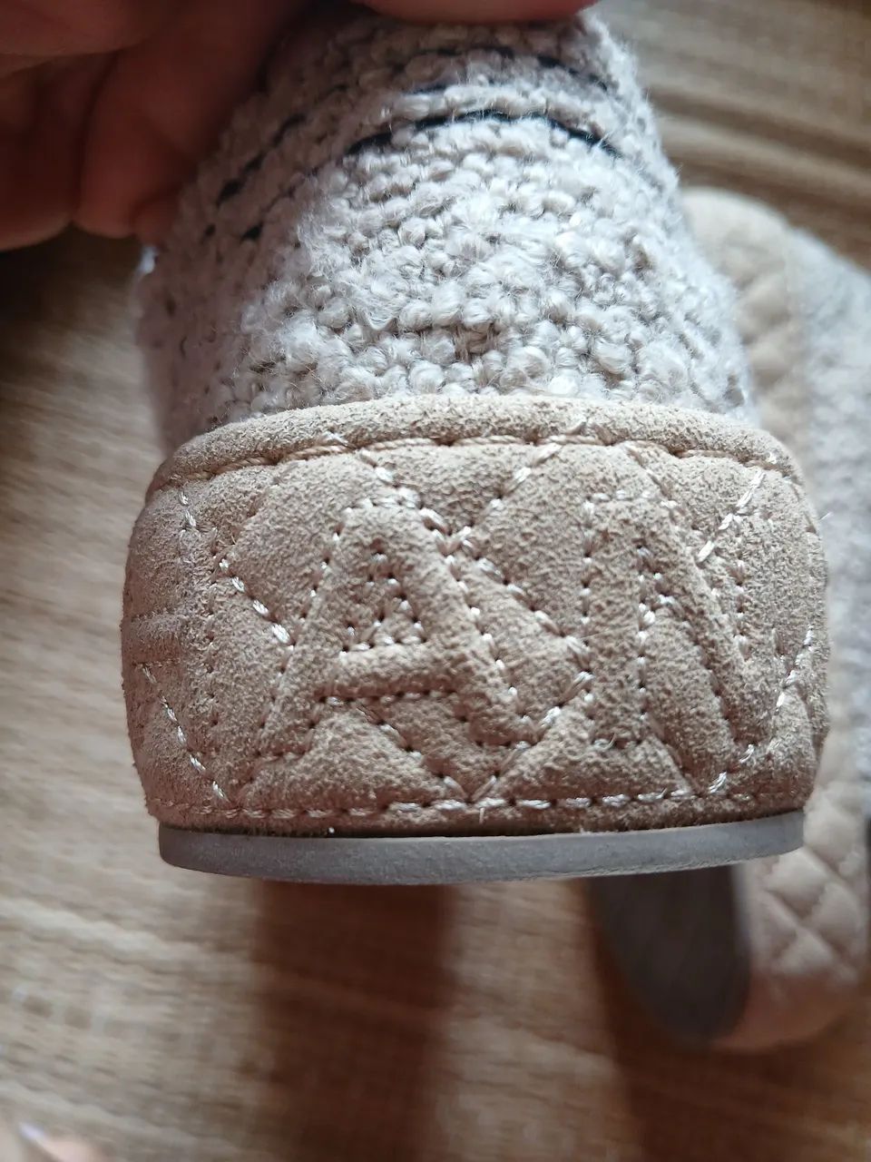 Tênis Chanel luxo - Foto 4