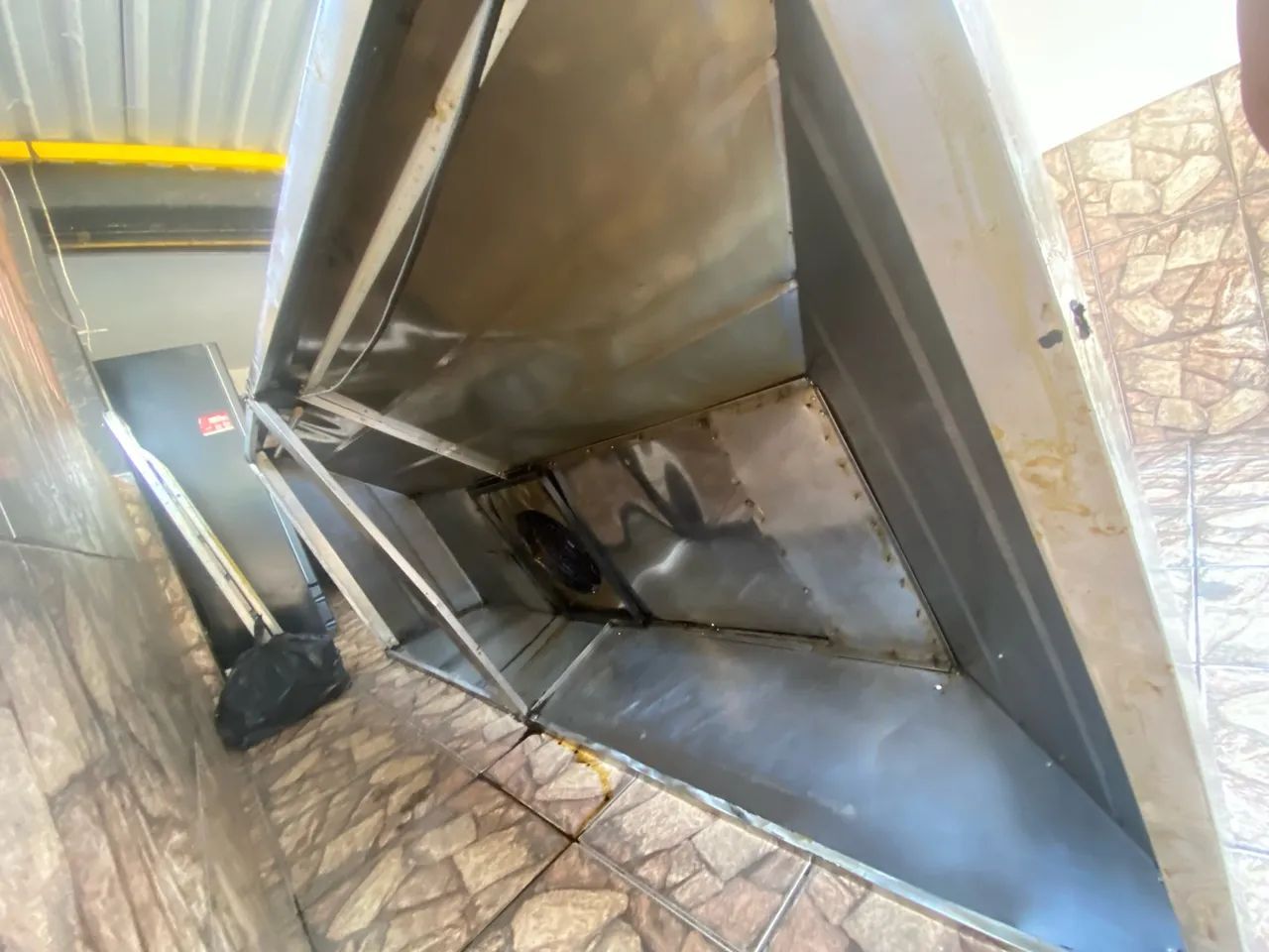 Coifa com exaustor e iluminação 3,00x1,50m inox  - Foto 3