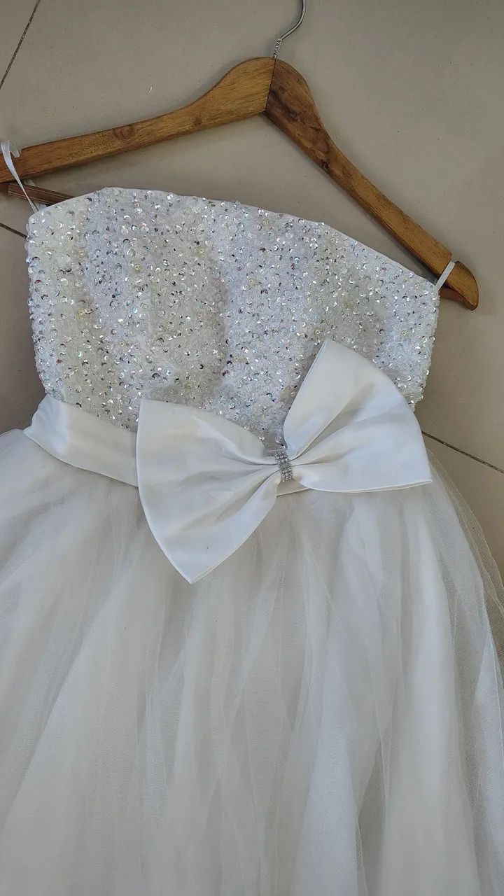 Vestido branco com pedrarias - Foto 2