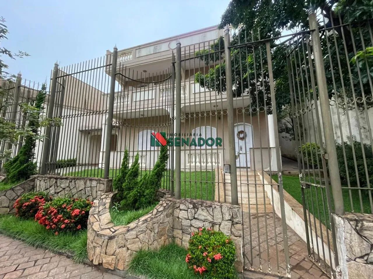 Casa à venda e para alugar em Londrina, Canaã, com 5 quartos, com 490 m² - Foto 2