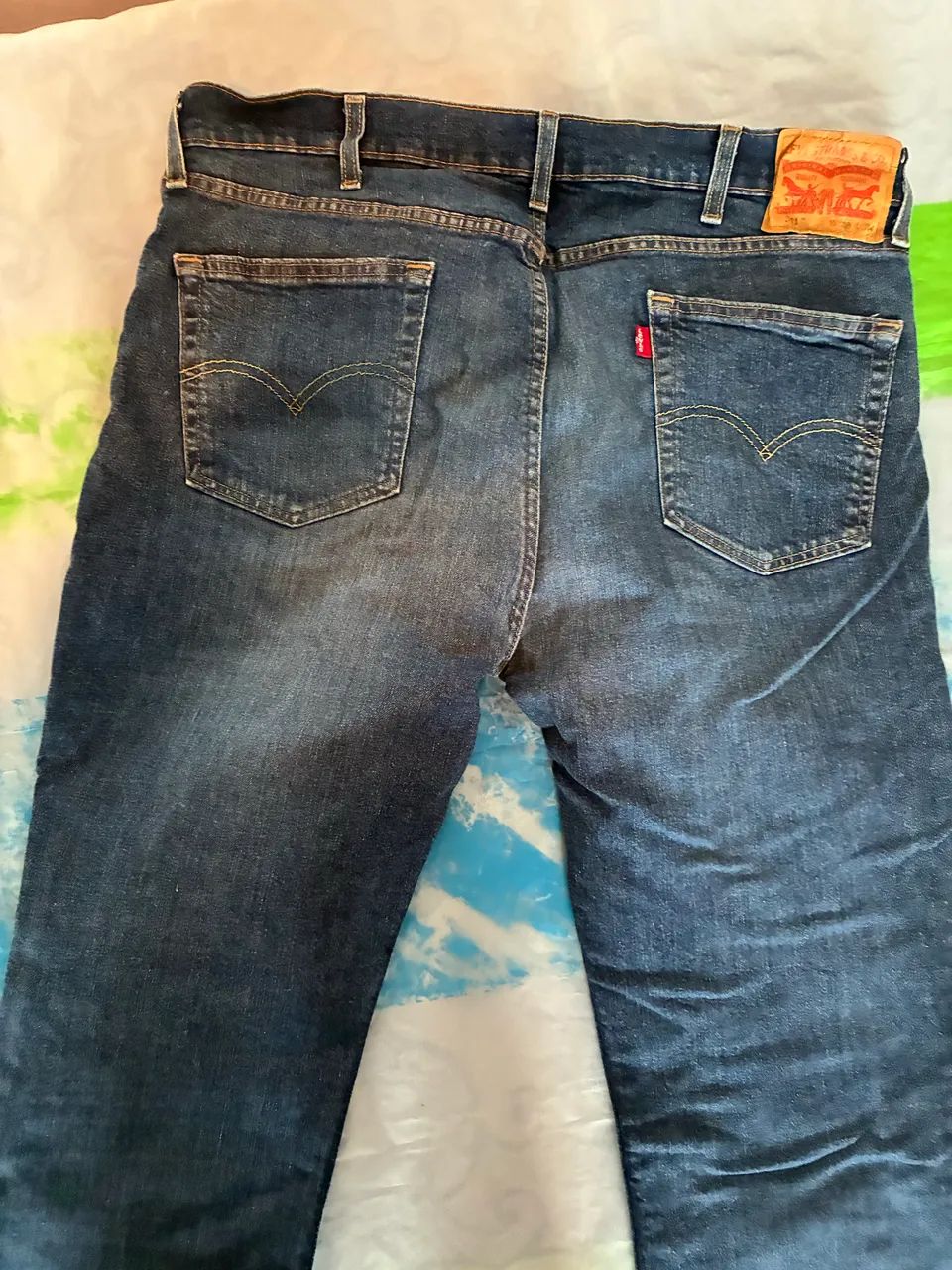 Linda calça jeans LEVIS original tamanho 46. - Foto 2