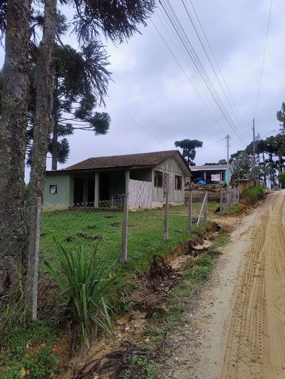 Vendo ou troco pequena chácara 