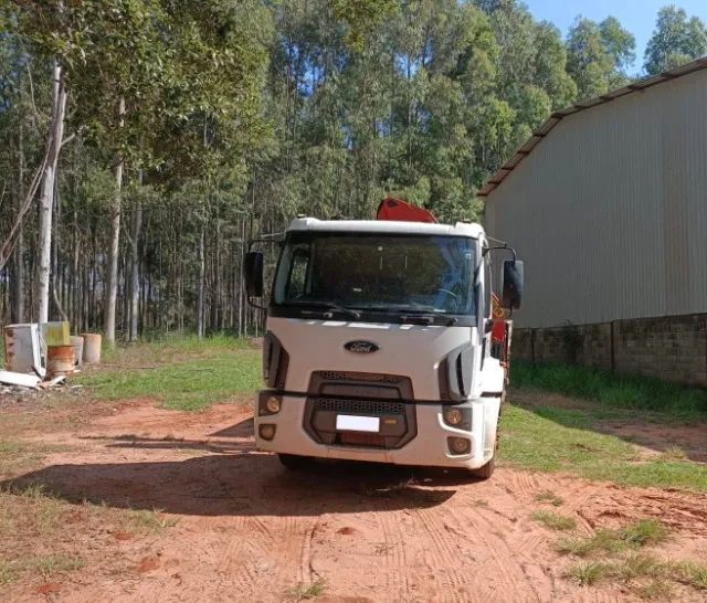 Ford cargo 1517 munck 2012