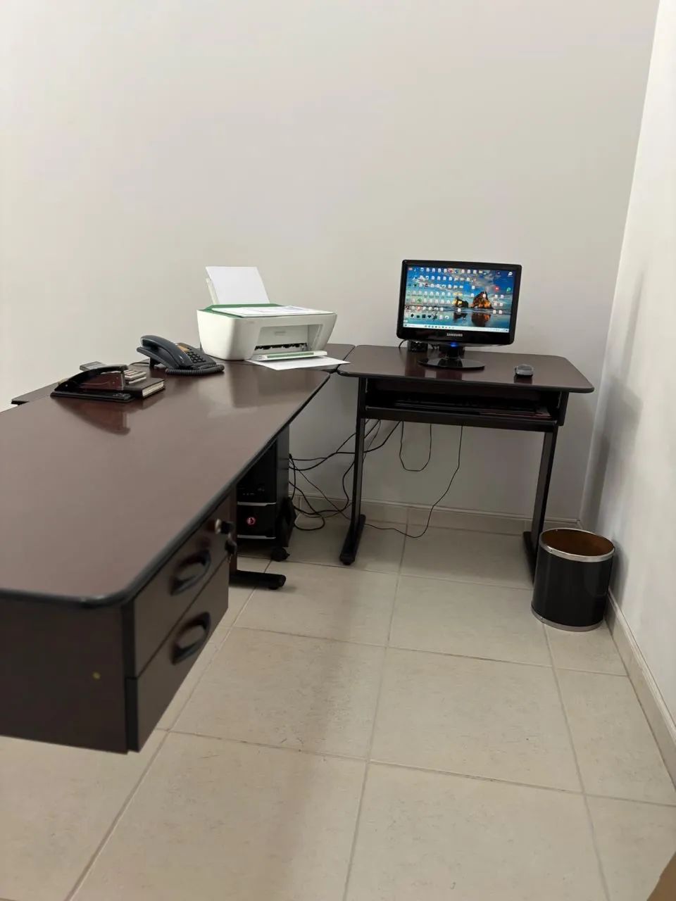 Mesa de escritório em L