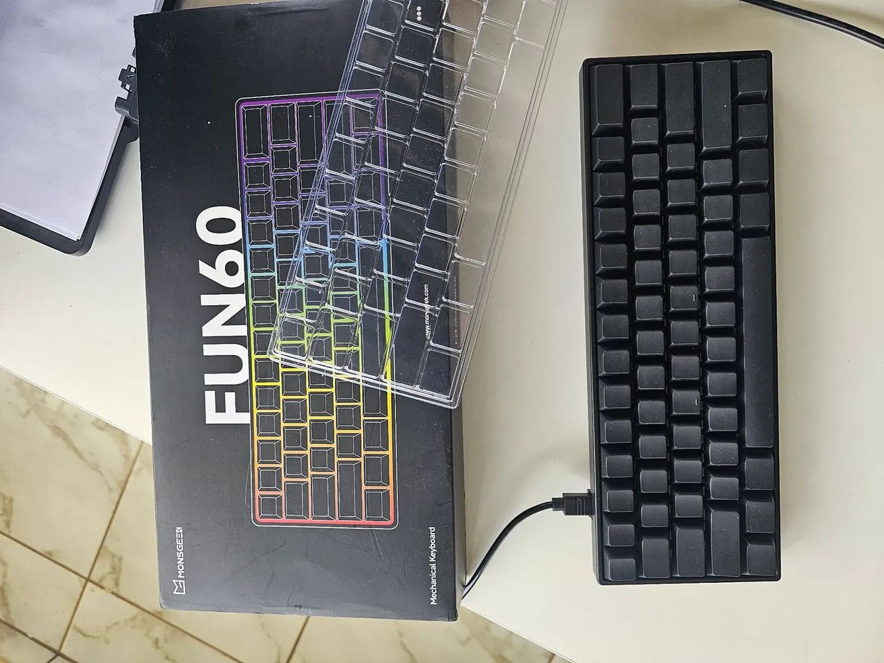 Teclado magnético akko monsgeek fun 60