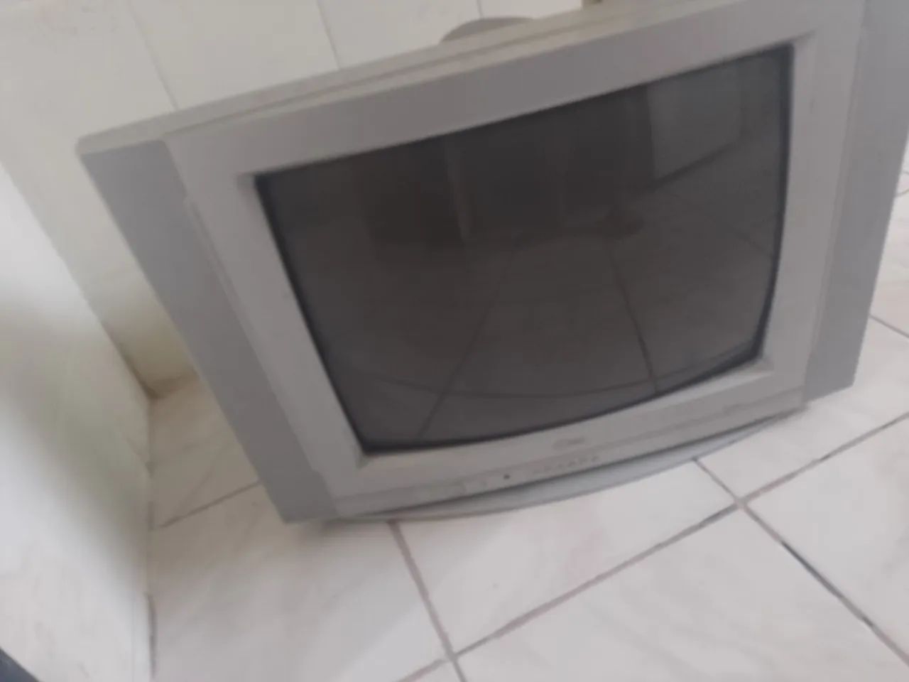 Tv de tubo funcionando 