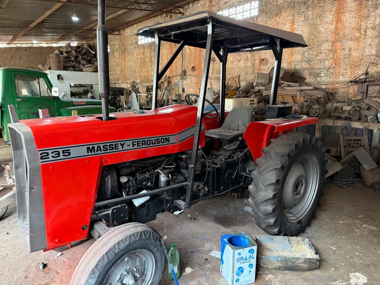 Trator massey ferguson 235