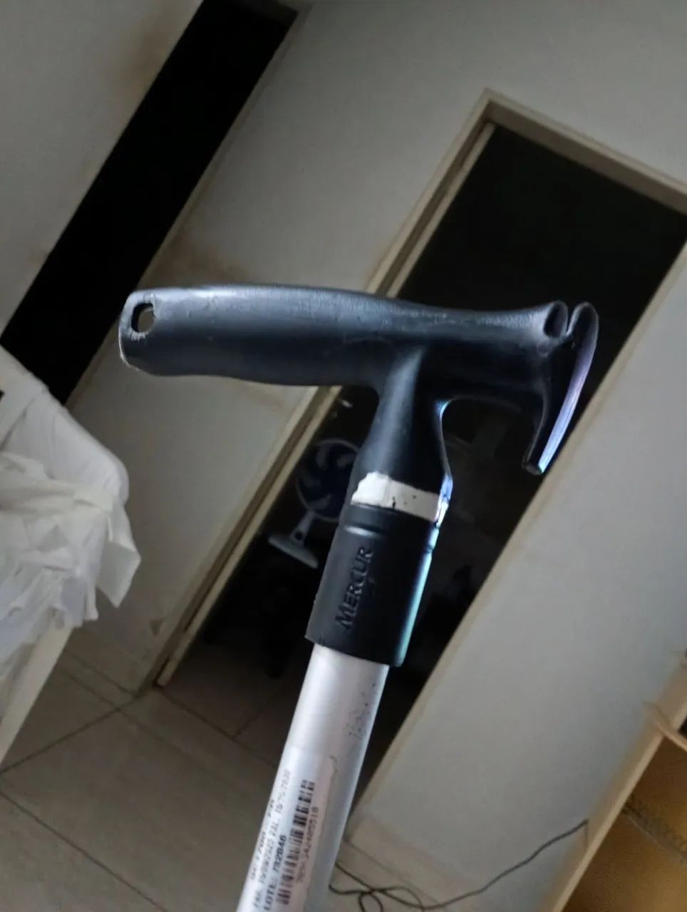 Bengala ortopédica Mercur semi nova ajustável dentro da validade  - Foto 5