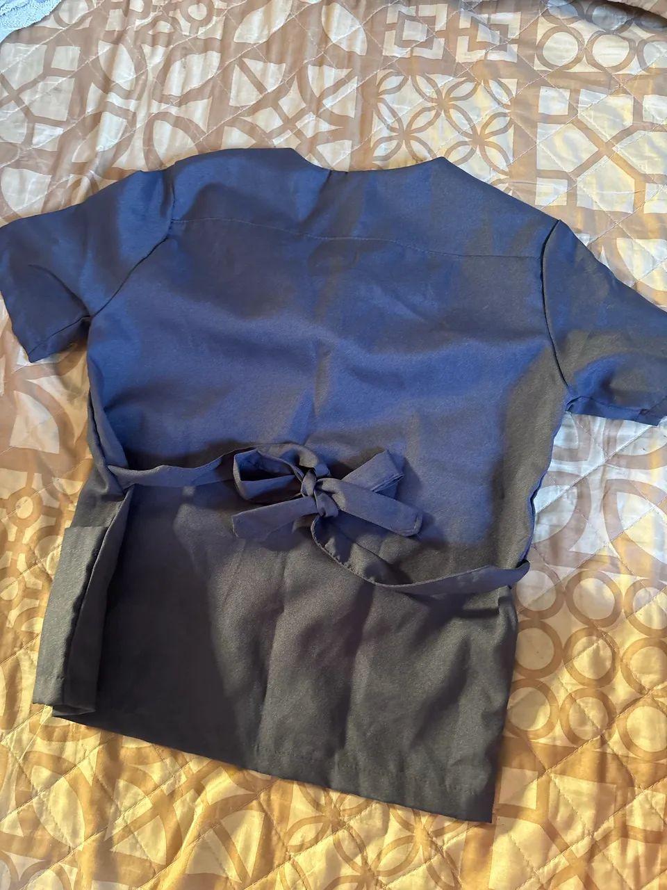 Blusa scrub com bolso novinha  - Foto 2