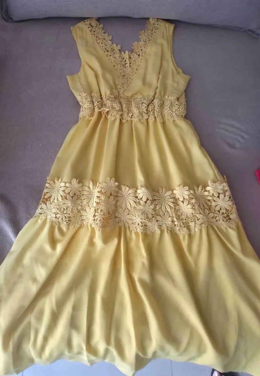 Vestido amarelo com renda