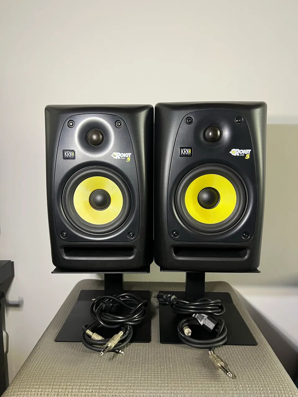 Par Monitores De Áudio Krk Rokit 5 G2