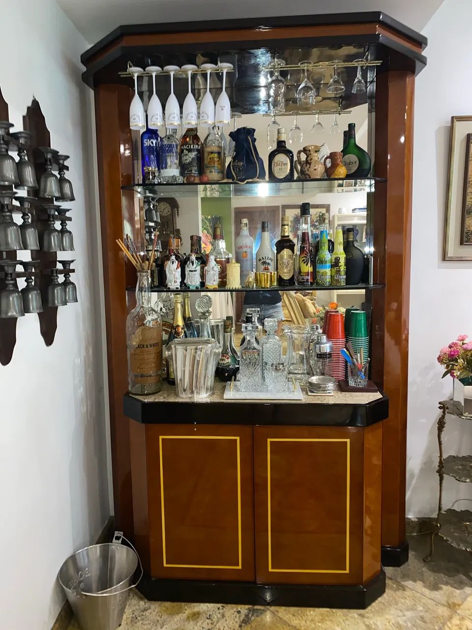 Bar em Madeira com Iluminação e Espelho - Foto 2