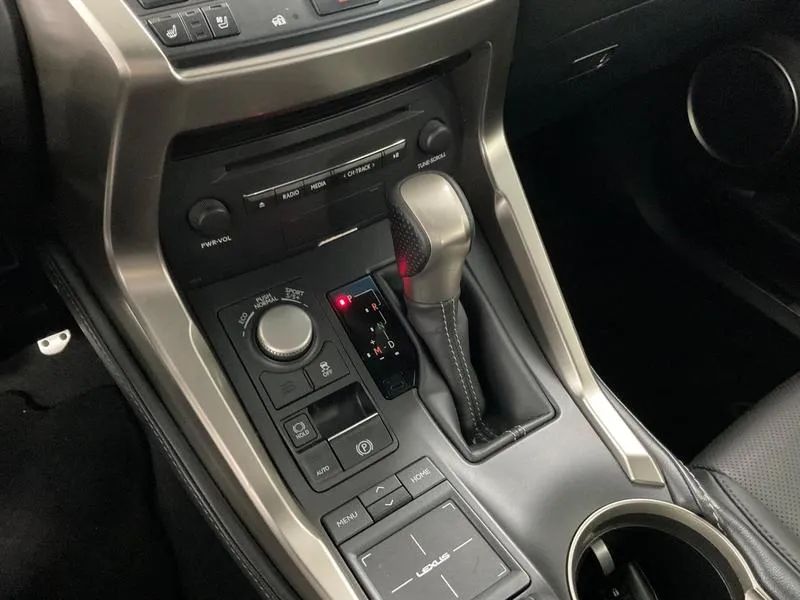 Lexus NX-200t F-sport 2.0 16V 238cv Aut., foto 11 de 19