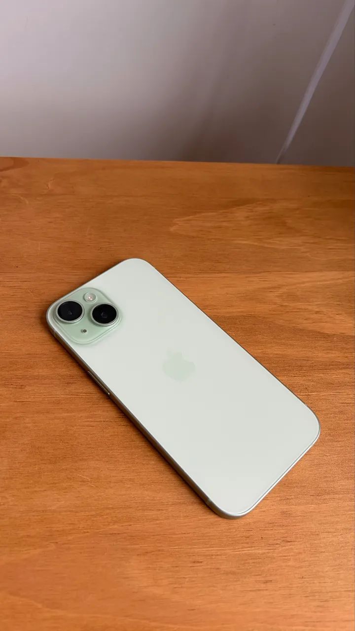 【クララ】 iPhone15 iPhone 15 256Gb - cor verde - excelente! - Celulares e Smartphones