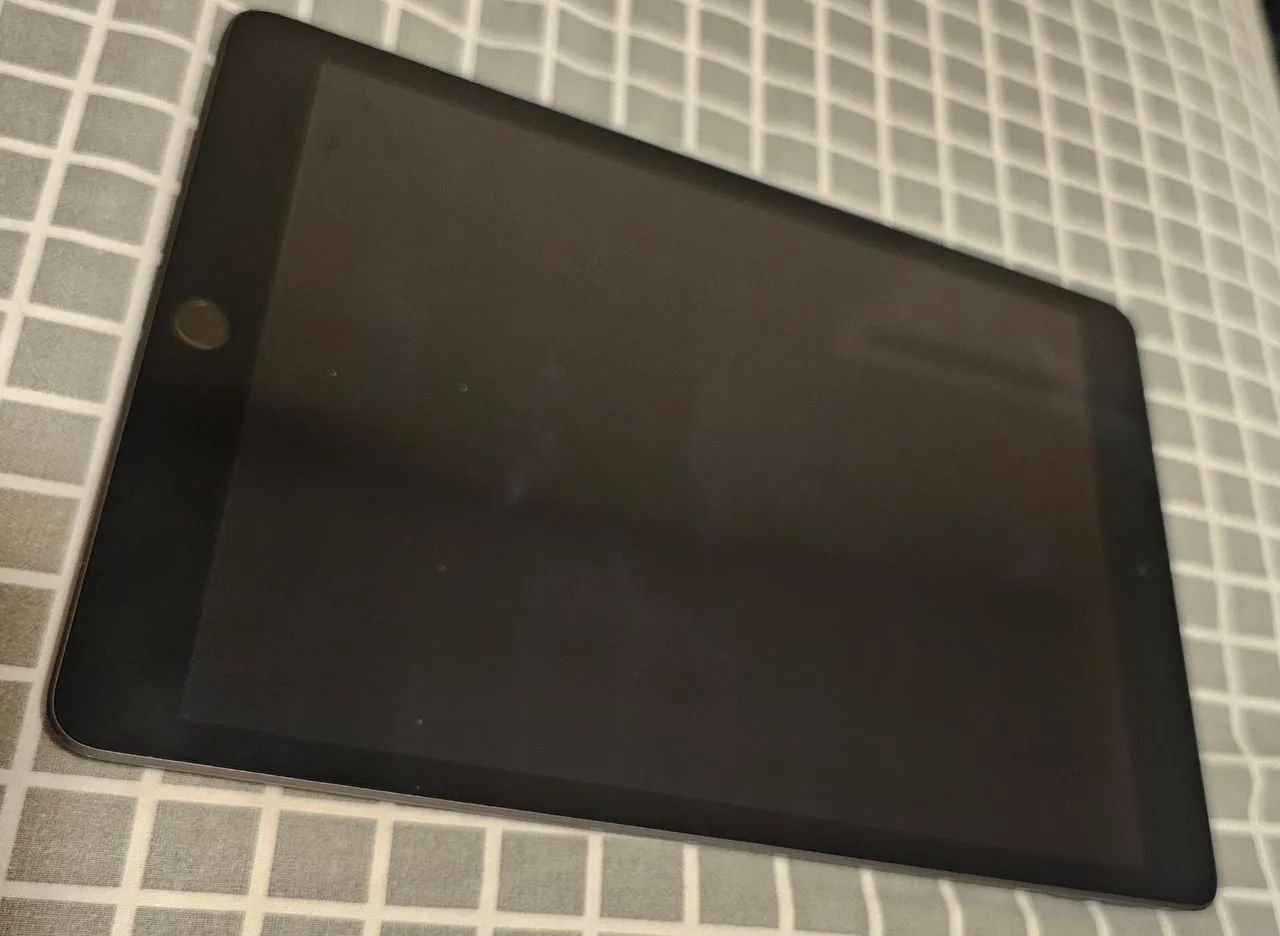 iPad de 8ª geração 128gb + apple pencil - Tablets e E-Readers