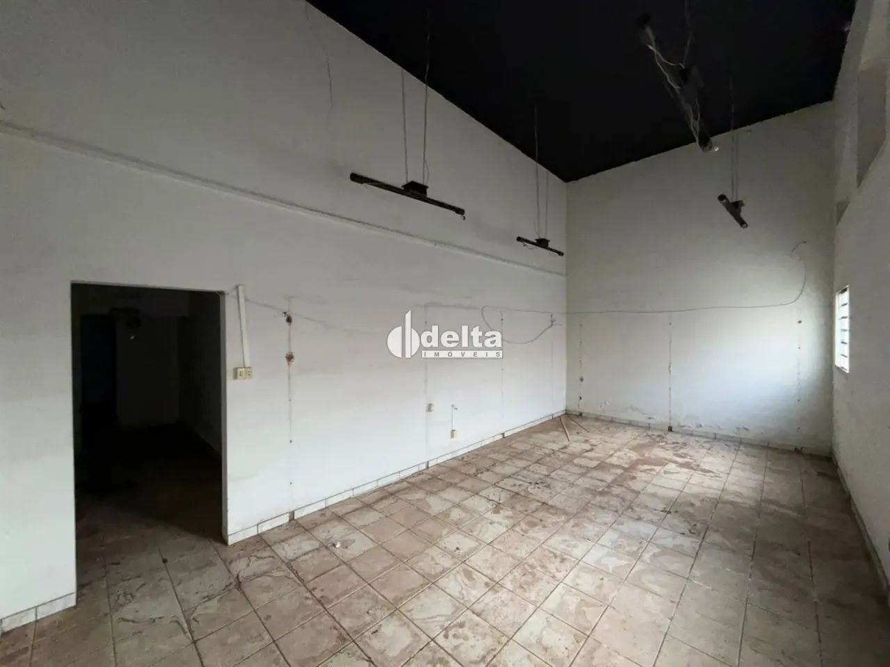 Loja dispon ível para locação no bairro Centro em Uberlândia-MG. - Foto 4