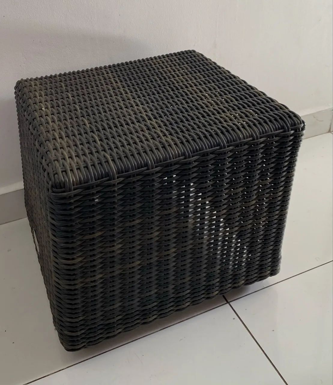 Banquinho de rattan importado - ótimo estado - Foto 2