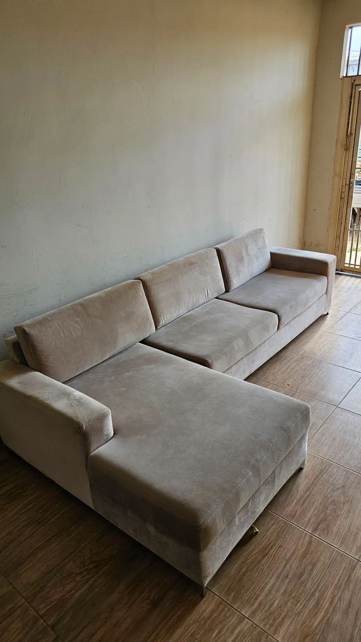 Sofá Elegante com Chaise