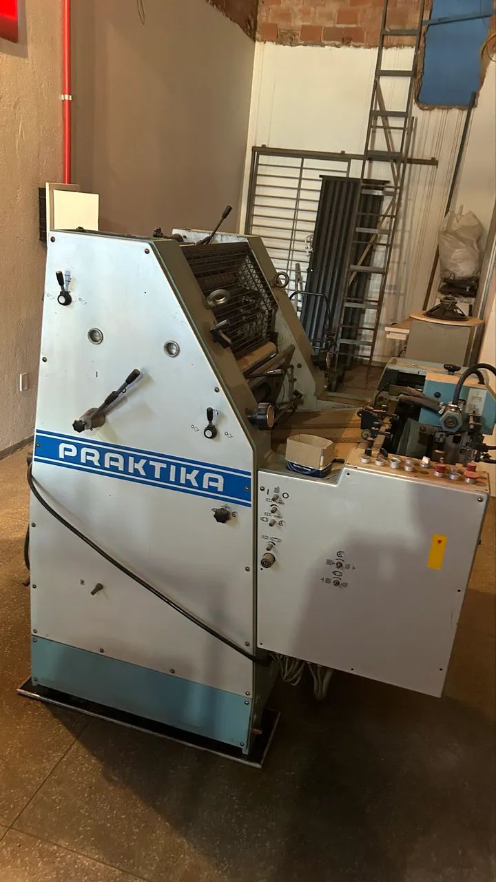 Máquina roland00 para gráfica