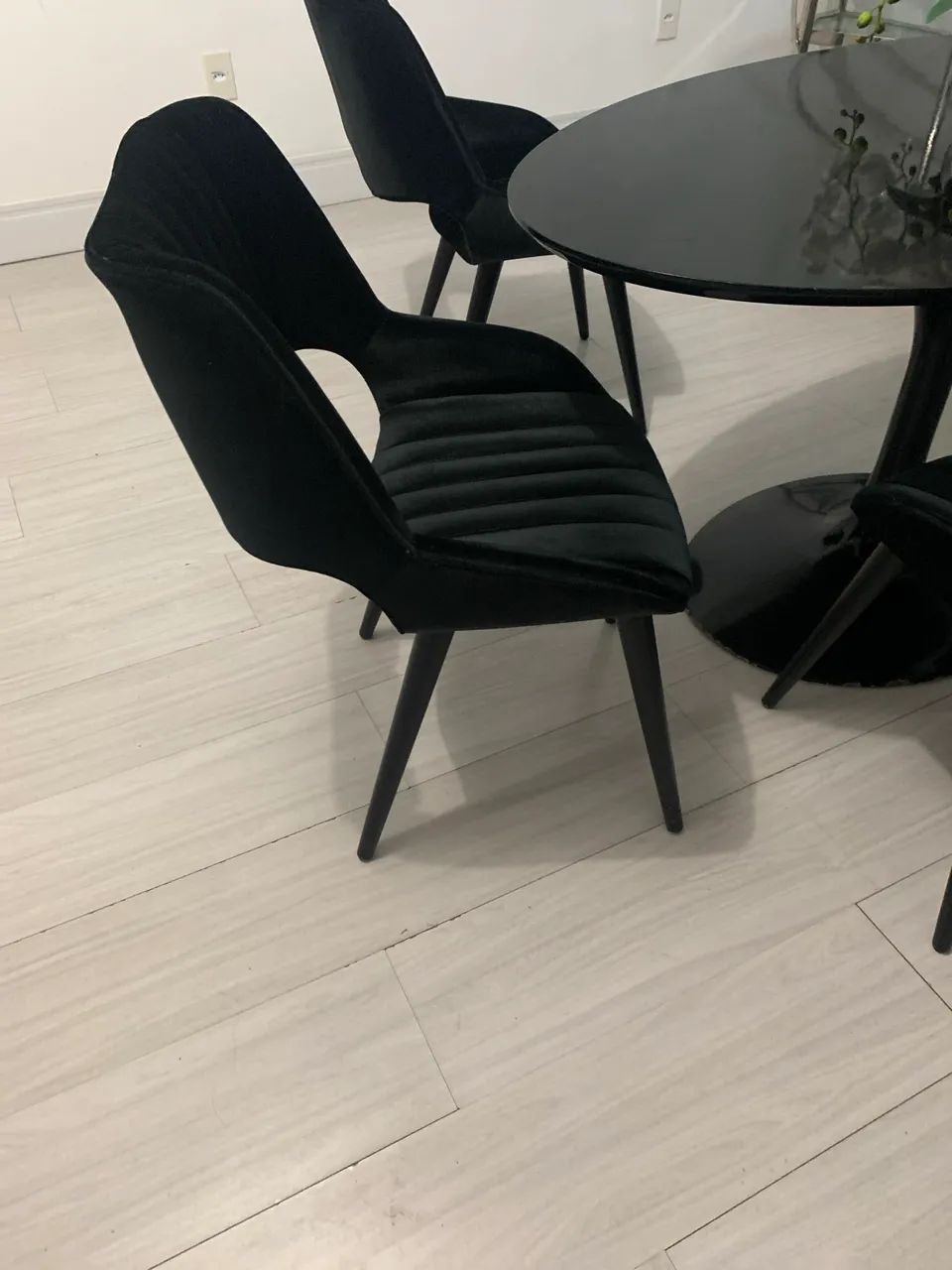 Vendo 4 cadeiras pé palito 