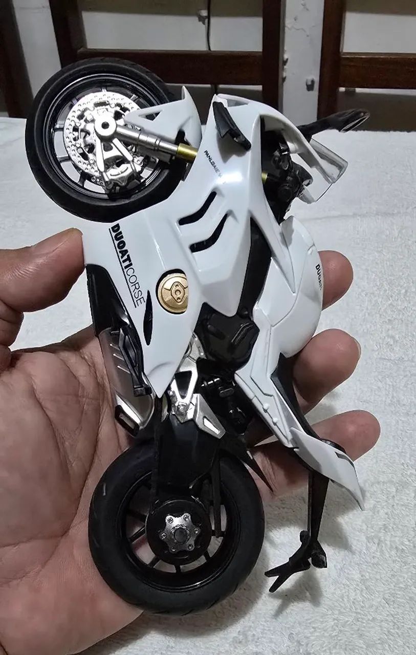 Moto miniatura Ducati Panigale V4-S branca  - Foto 3