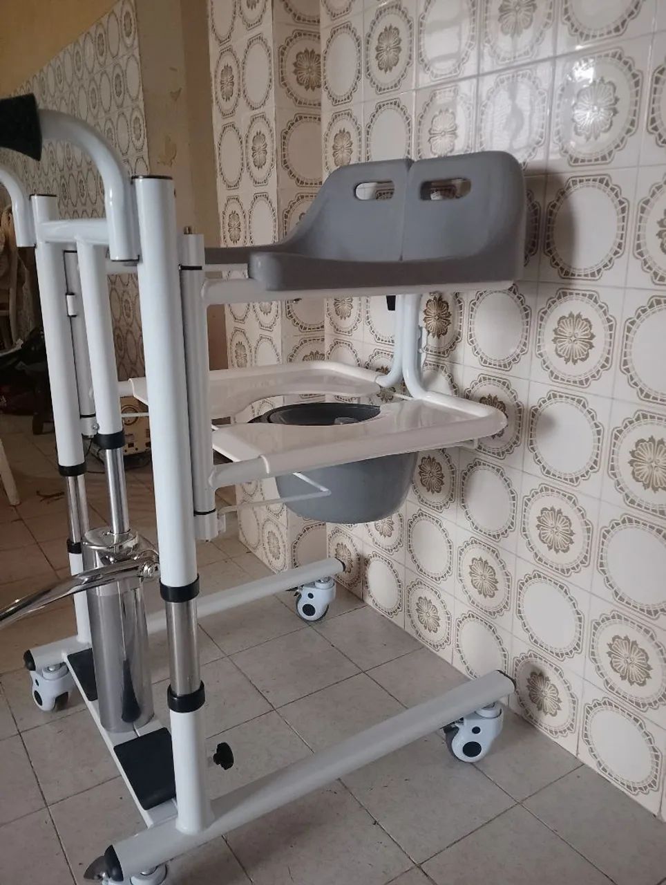 Cadeira de transferência com elevação  - Foto 4