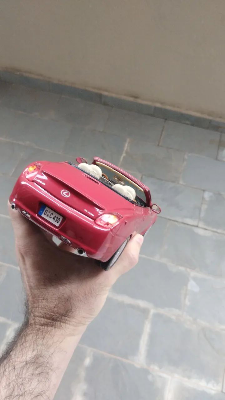 Miniatura Lexus SC430 Maisto 1/18 zerada - Brinquedos e Jogos