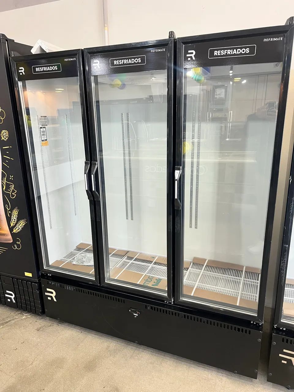 Geladeira expositora 3 portas para resfriados nova 950 litros 