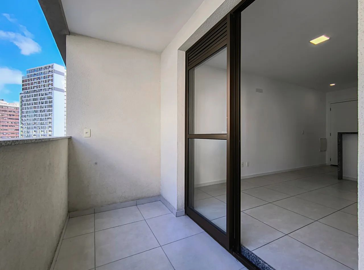 Quarto e sala com varanda e área de lazer para locação - Foto 2