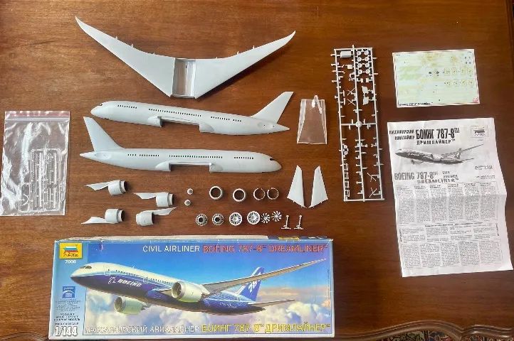 Kit Platismodelismo Boeing787-8 Dreamliner Zvezda 7008 1/144