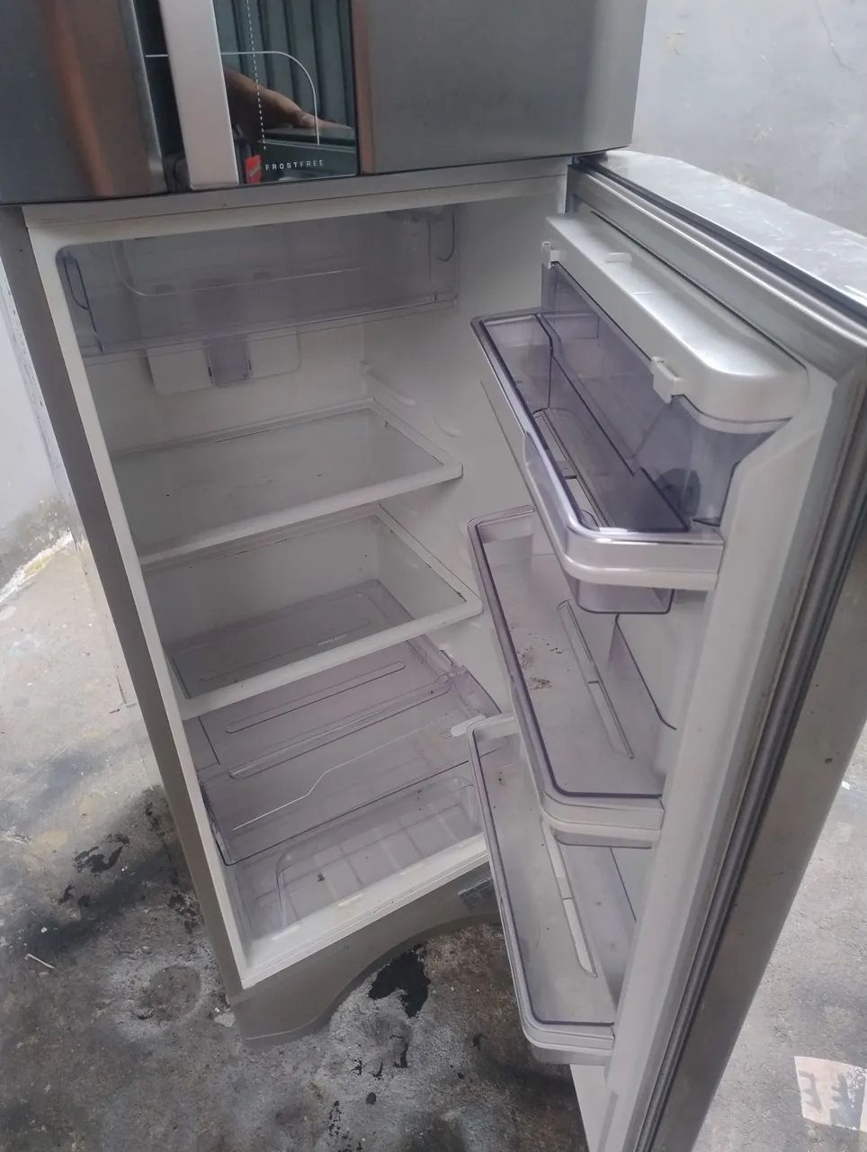Geladeira Eletrolux Frost free parou de gelar semi nova paguei 2300 quero 850$ - Foto 6