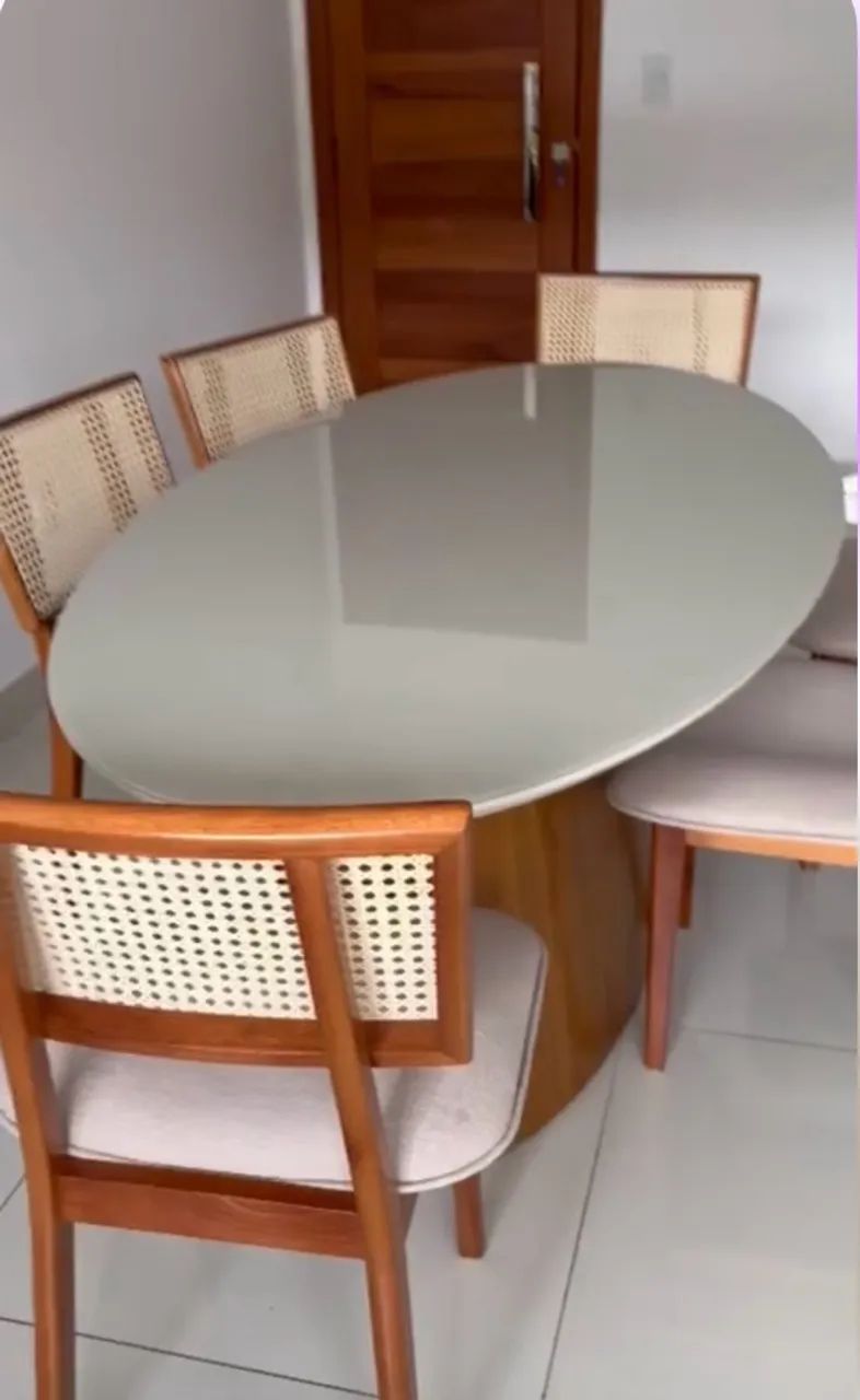 Mesa oval com cadeiras  - Foto 5