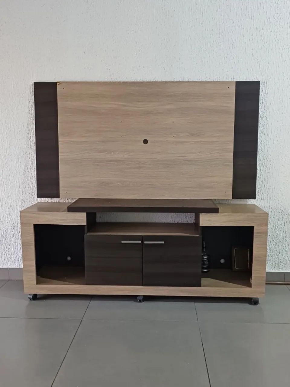 Rack com painel muito conservado 