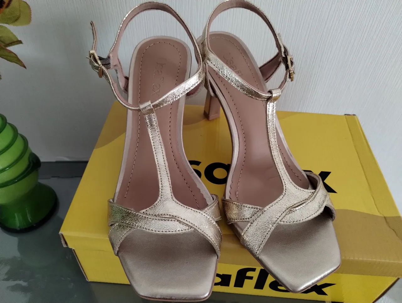 Sandália em couro Usaflex dourada NR 38 nova  - Foto 3
