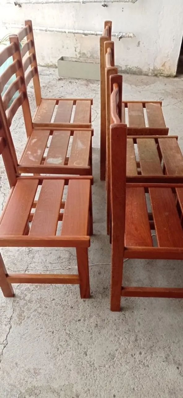 Mesa em madeira com 6 cadeiraas  - Foto 4