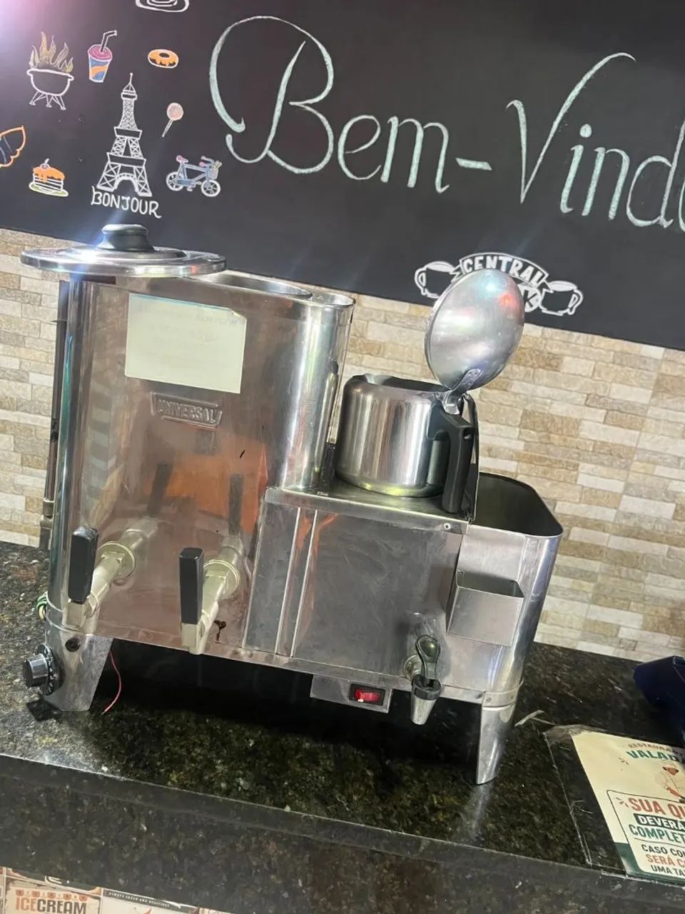 Cafeteira elétrica industrial conjugada com esterilizador e bule da marca Universal.  - Foto 2