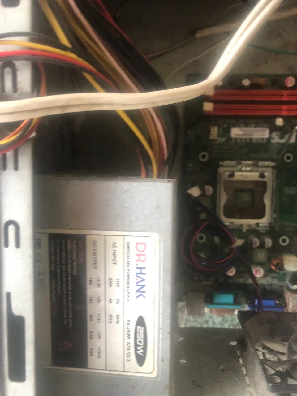 Gabinete e peças de pc , não sei se funciona 
