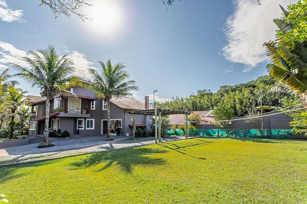 Casa - 04 Dormitórios - Lagoa da Conceição
